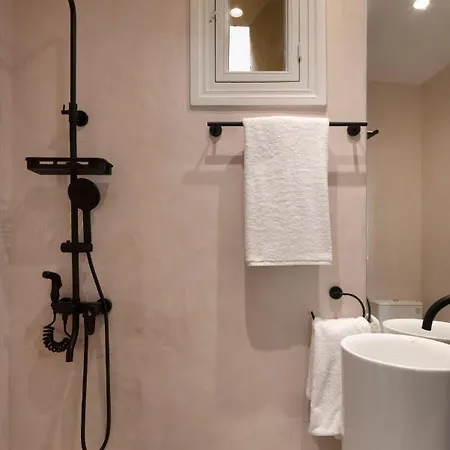 Acropolis 3br 9ppl 10 Minutes Metro&museum Athens