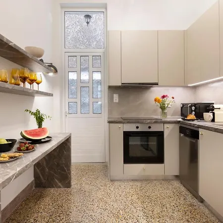 Acropolis 3br 9ppl 10 Minutes Metro&museum Athens